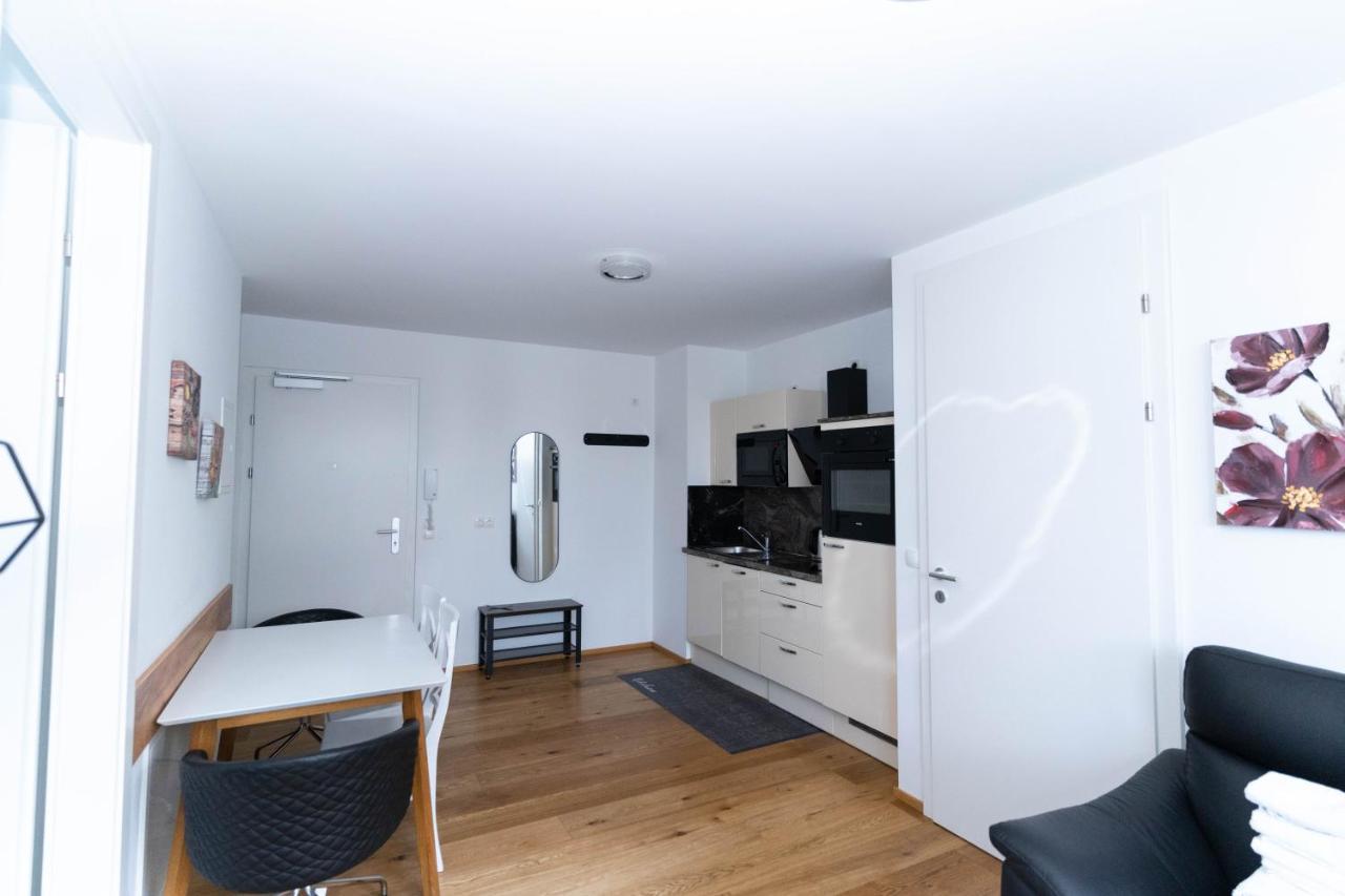 Modern Apartment With Tiny Garden Near City Center ウィーン エクステリア 写真