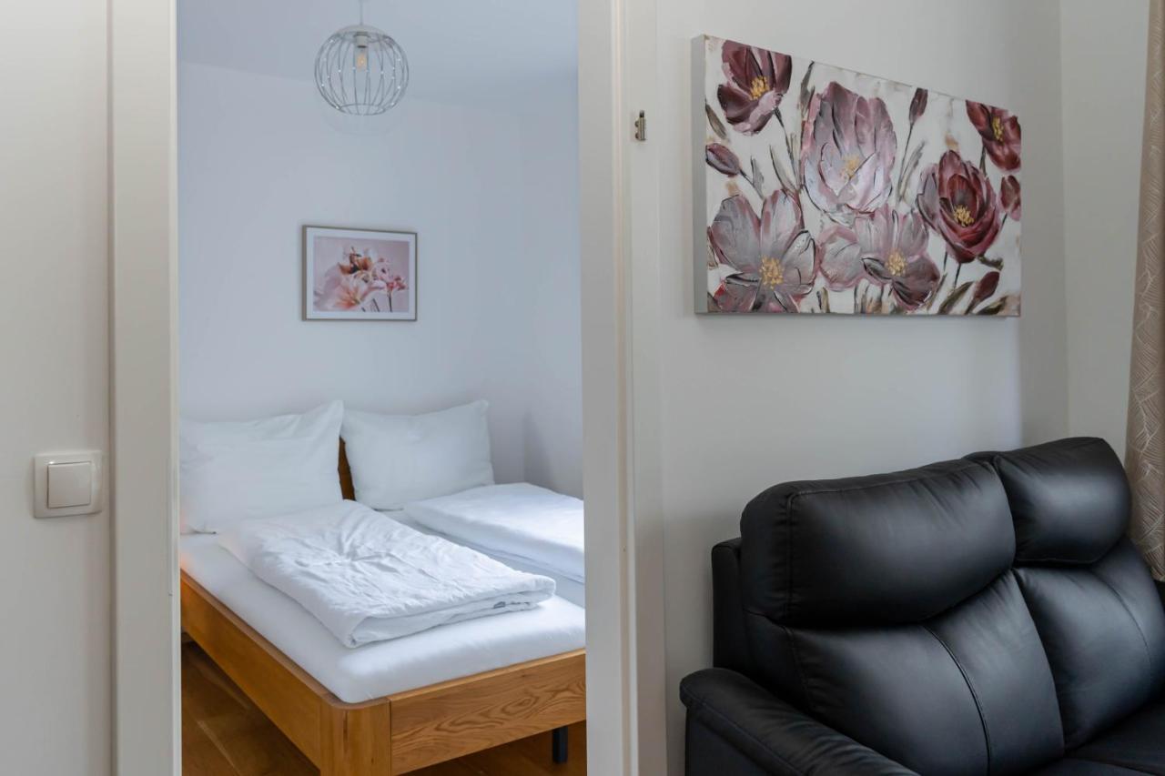 Modern Apartment With Tiny Garden Near City Center ウィーン エクステリア 写真