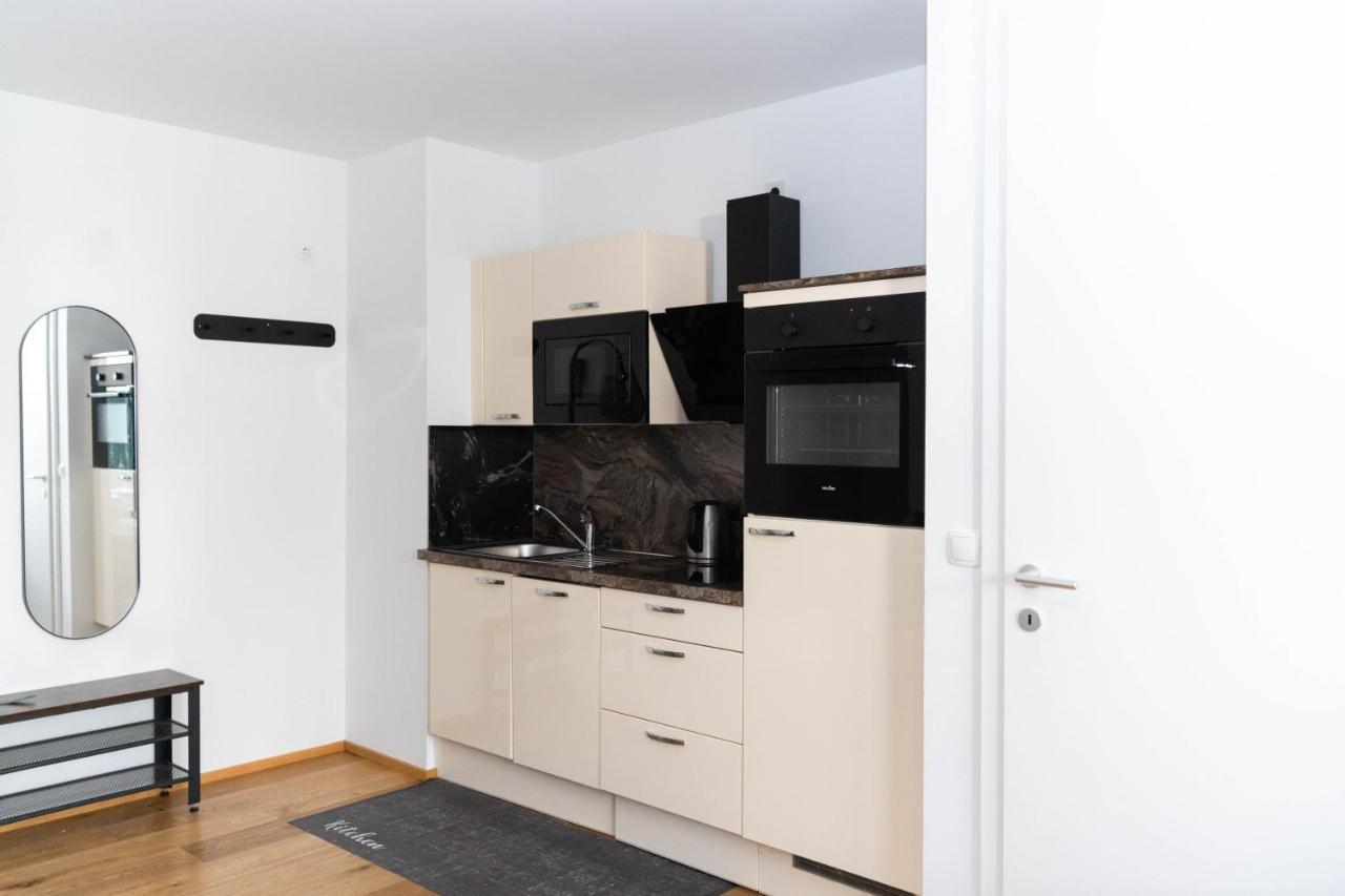 Modern Apartment With Tiny Garden Near City Center ウィーン エクステリア 写真