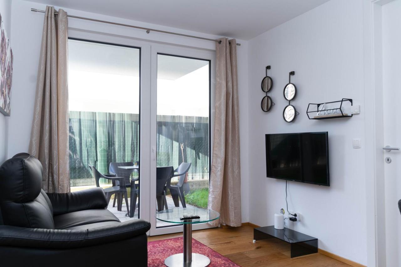 Modern Apartment With Tiny Garden Near City Center ウィーン エクステリア 写真